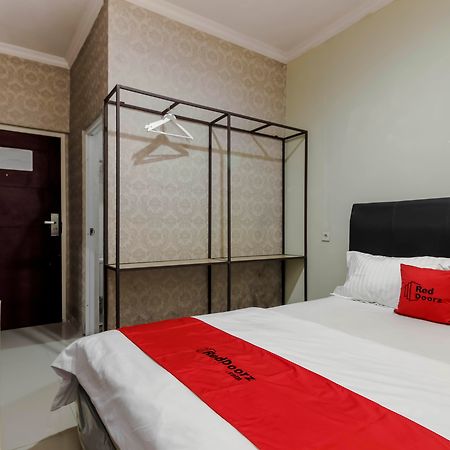 Reddoorz Plus Near Lippo Cikarang Mall Бекаси Екстериор снимка