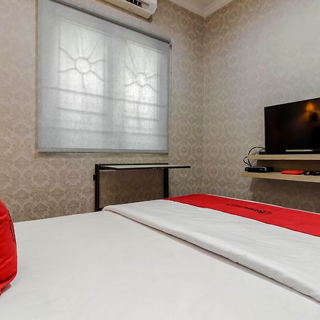 Reddoorz Plus Near Lippo Cikarang Mall Бекаси Екстериор снимка