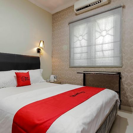 Reddoorz Plus Near Lippo Cikarang Mall Бекаси Екстериор снимка