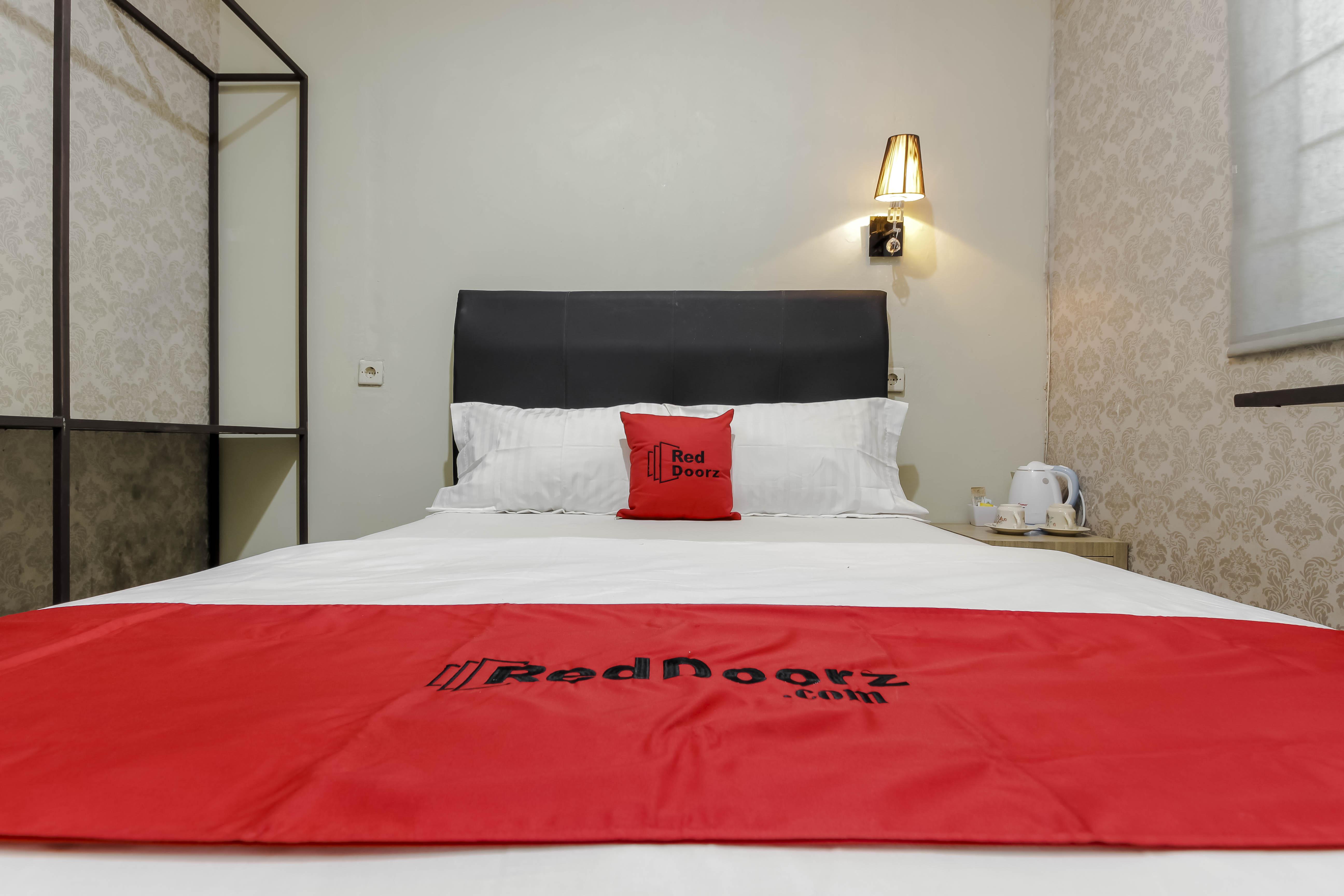 Reddoorz Plus Near Lippo Cikarang Mall Бекаси Екстериор снимка