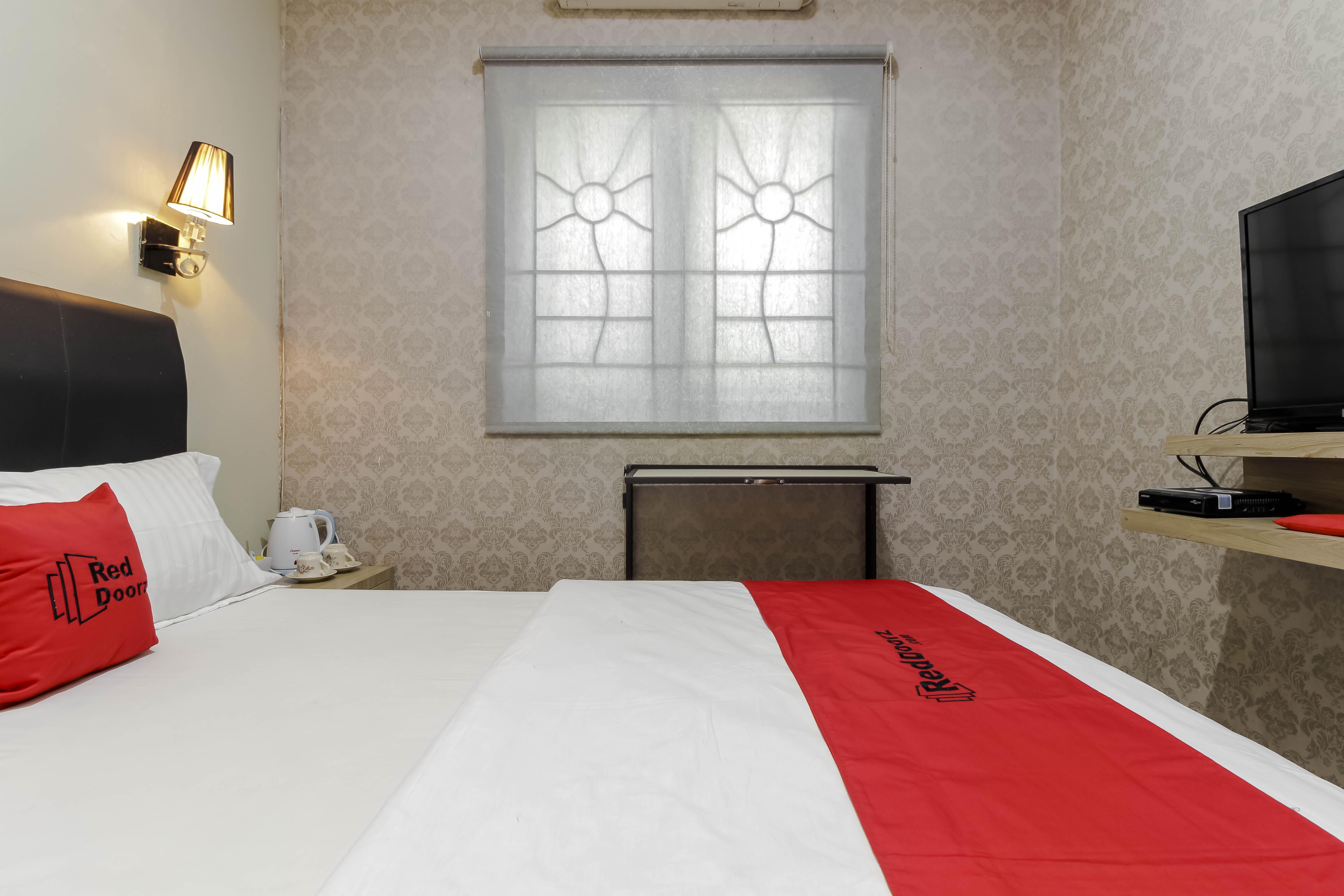 Reddoorz Plus Near Lippo Cikarang Mall Бекаси Екстериор снимка