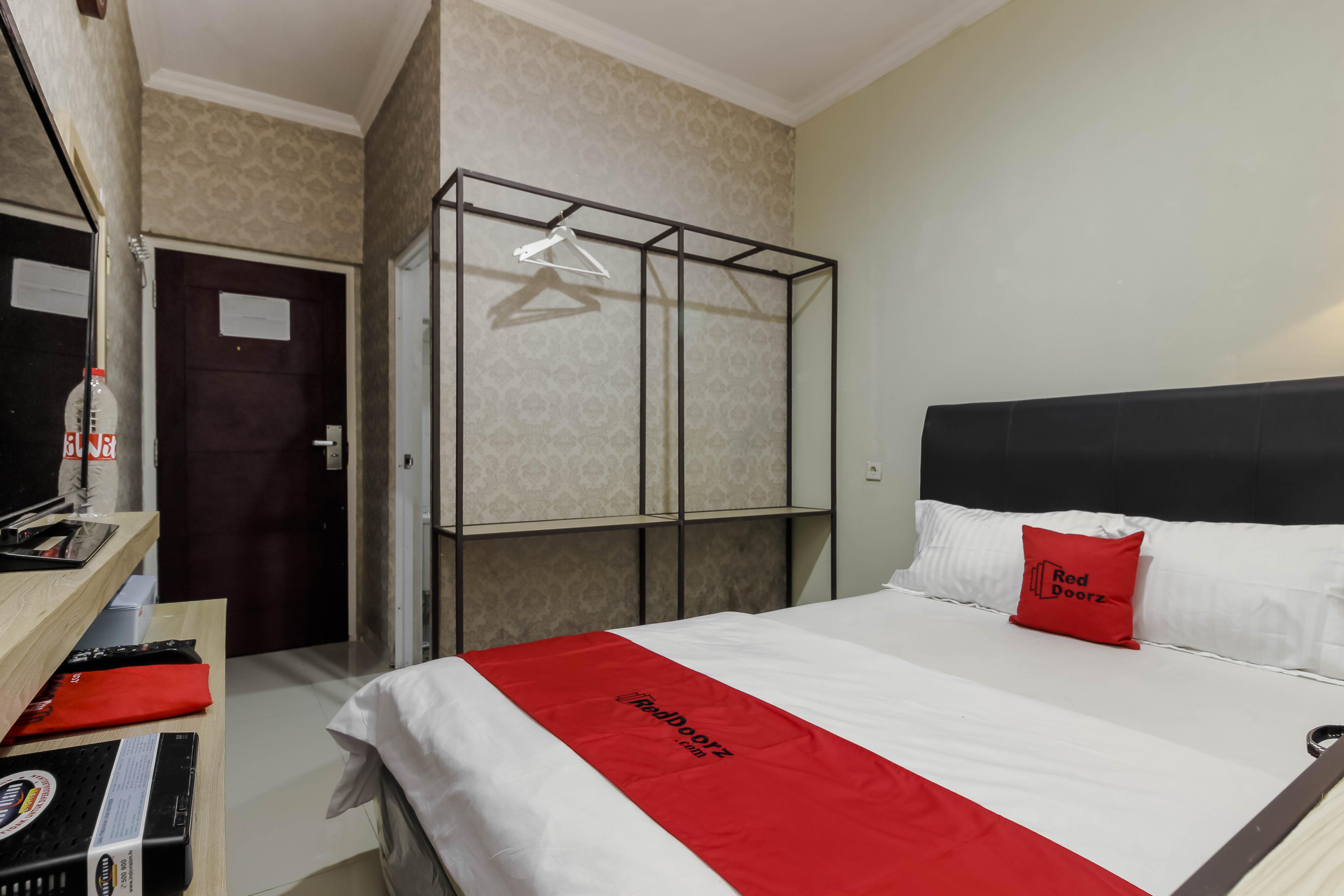 Reddoorz Plus Near Lippo Cikarang Mall Бекаси Екстериор снимка