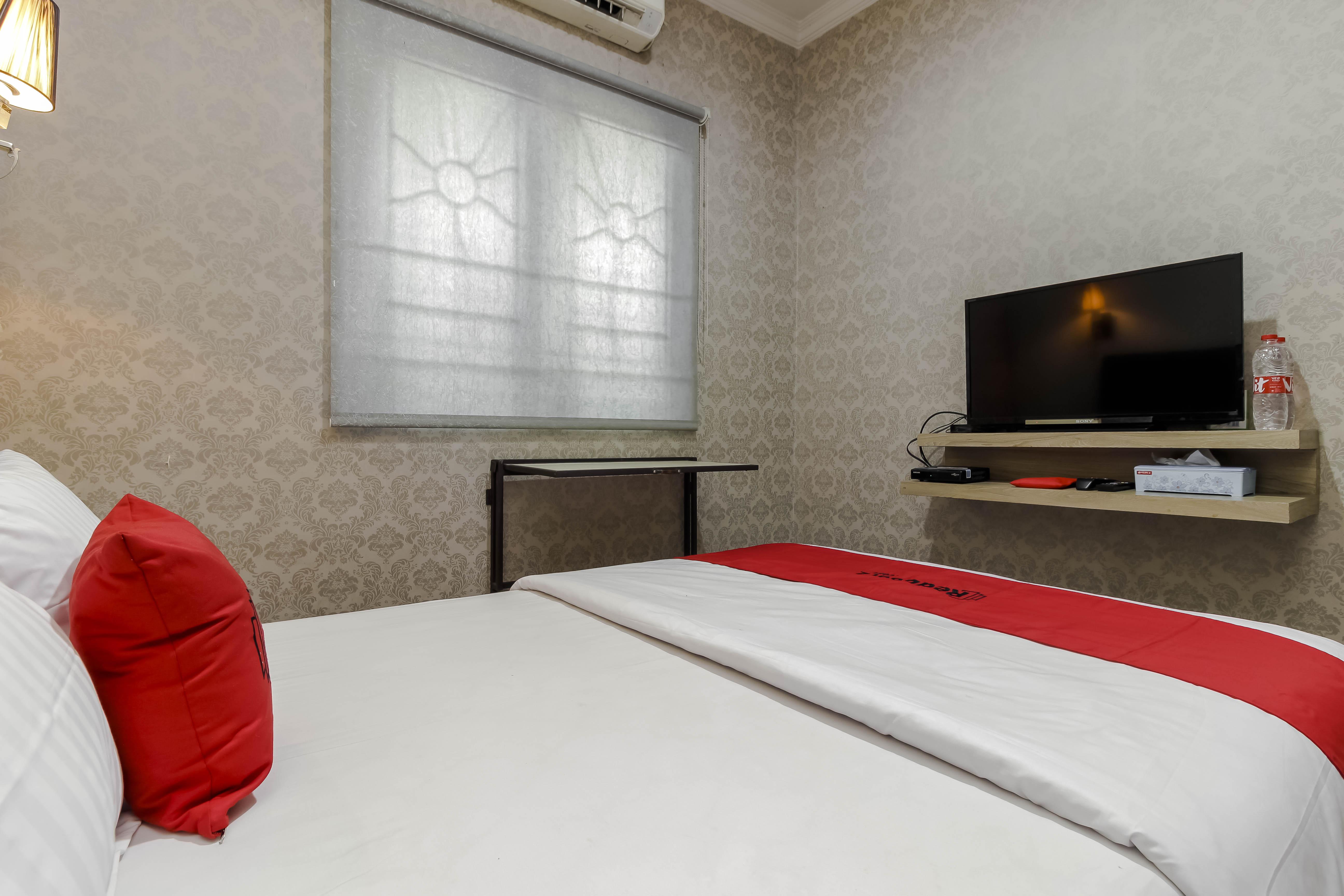 Reddoorz Plus Near Lippo Cikarang Mall Бекаси Екстериор снимка