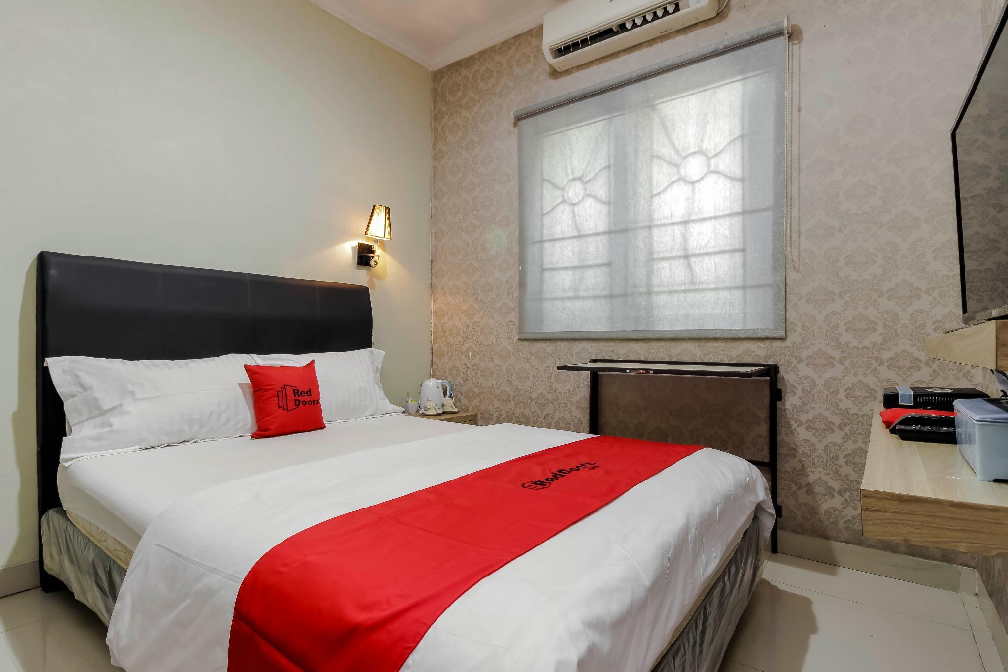 Reddoorz Plus Near Lippo Cikarang Mall Бекаси Екстериор снимка